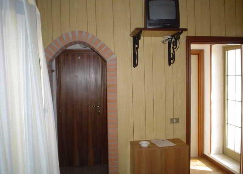 Hotel Ristorante La Pineta Scheggia Esterno foto